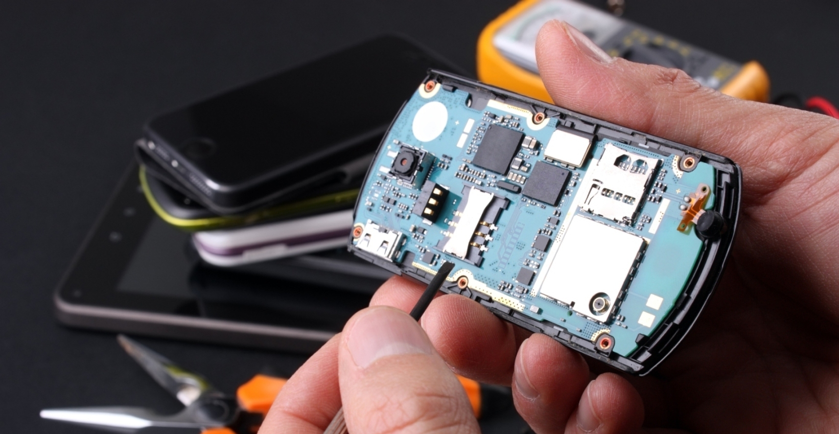 What Steps Does a Mobile Phone Repair Service Take to Ensure Professional and Quality Repair?
